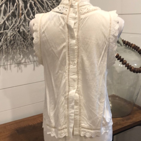 Eyelet top with button down back - Picture 3 of 4
